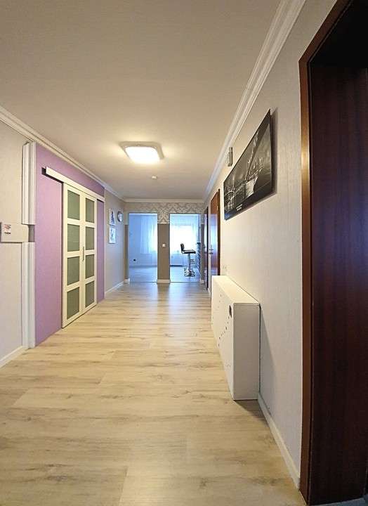 Sie wollen ein möbliertes, großzügiges Mehrfamilienhaus? Das lässt sich einrichten! 