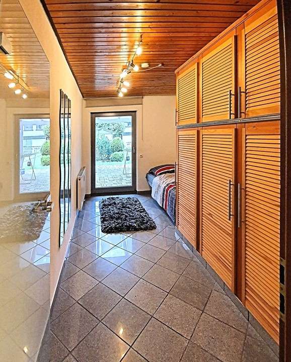 Sie wollen ein möbliertes, großzügiges Mehrfamilienhaus? Das lässt sich einrichten! 