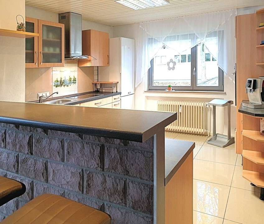 Sie wollen ein möbliertes, großzügiges Mehrfamilienhaus? Das lässt sich einrichten! 