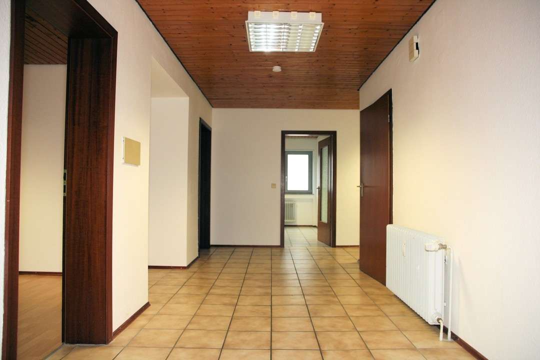 Sie wollen ein möbliertes, großzügiges Mehrfamilienhaus? Das lässt sich einrichten! 