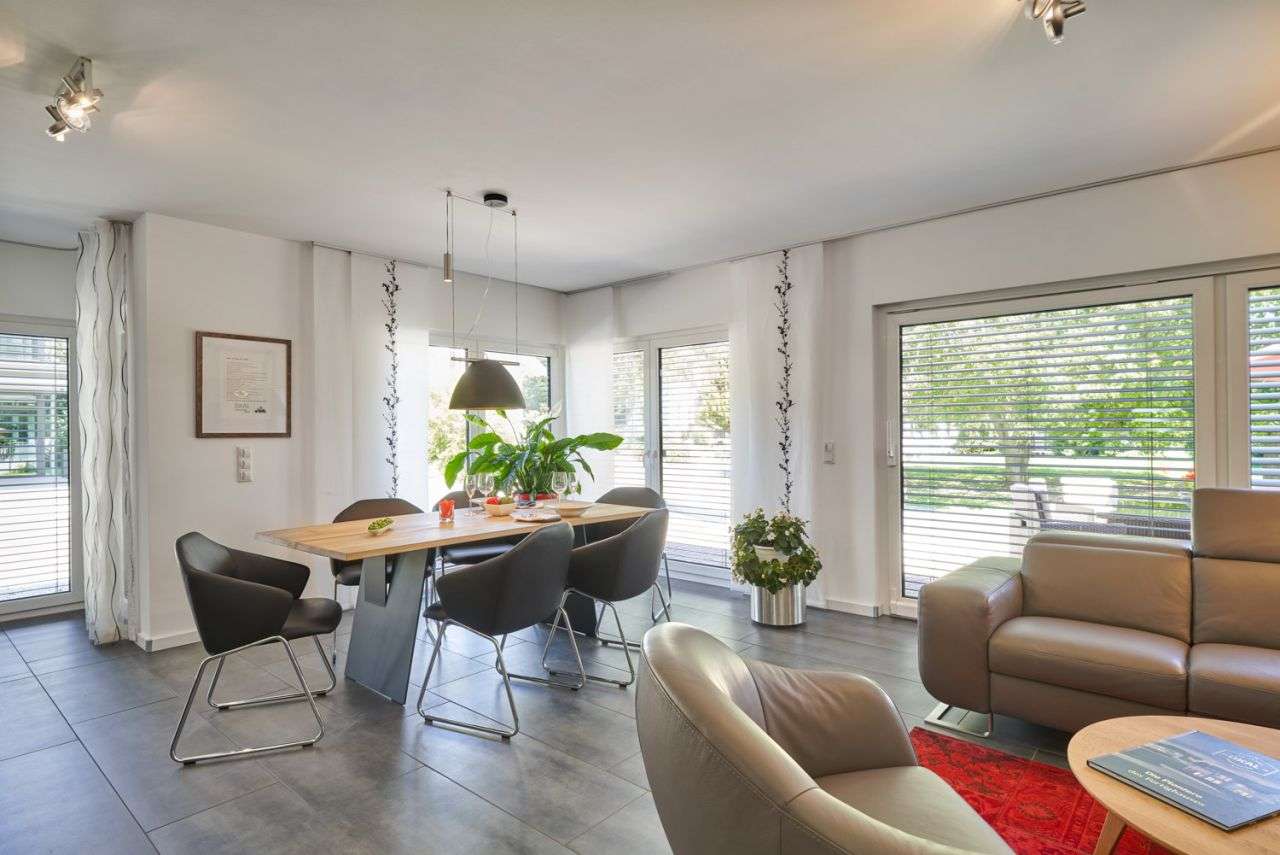 KOMPAKTES EINFAMILIENHAUS MIT RÜCKZUGSMÖGLICHKEITEN