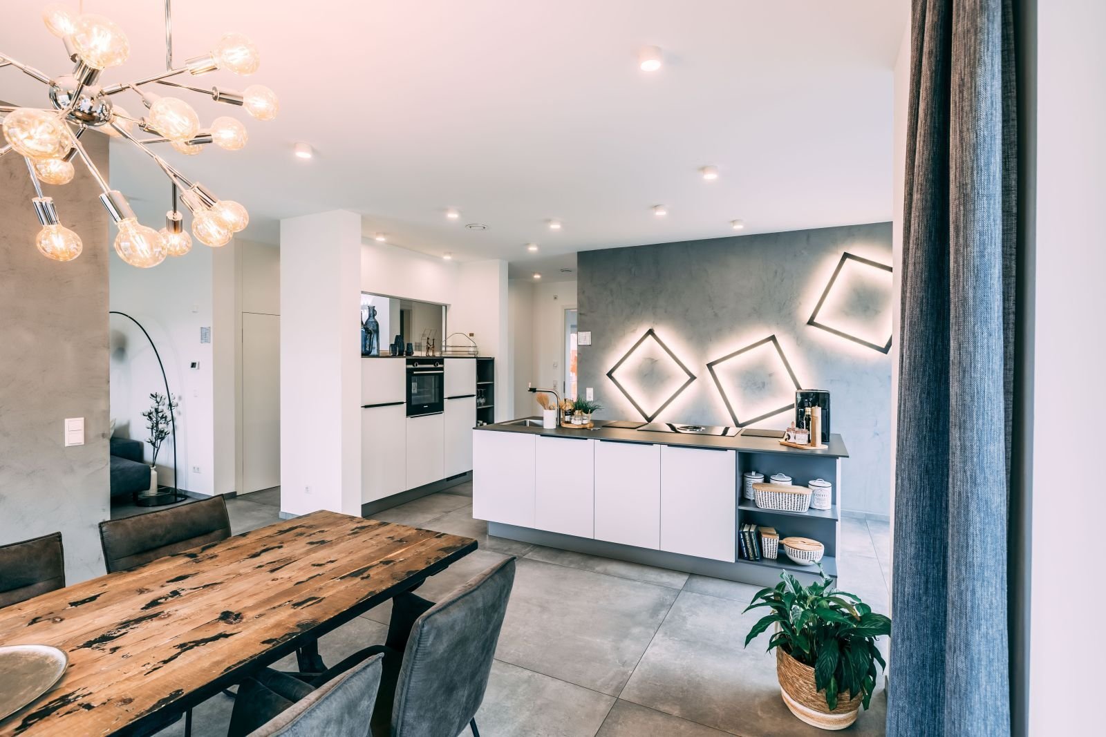 VIEL RAUM UNTER EINEM DACH